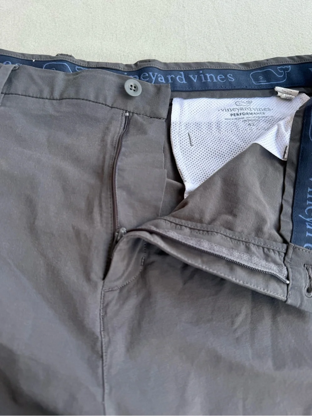 Vineyard Vines Performance Shorts Mens 42 Dark Grey 8” Inseam Slash Pockets Golf